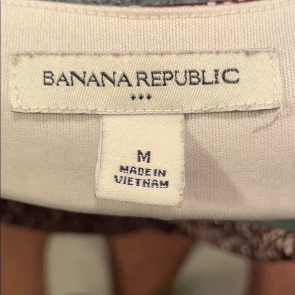 Maroon and white v-neck dress - Picture 3 of 3